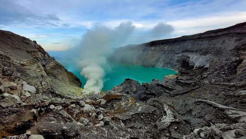 banyuwangi-mt-ijen-with-local-guide-and-transfer-service