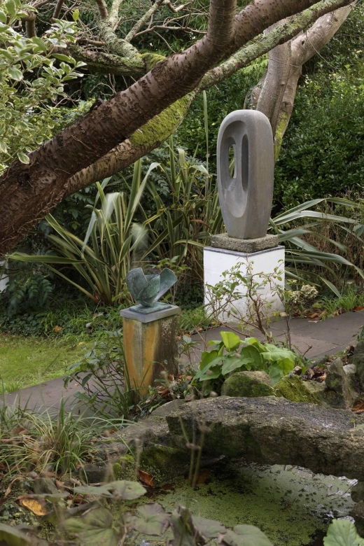 barbara-hepworth-museum-sculpture-garden-entry-to-site