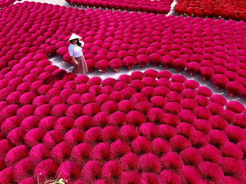 bat-trang-pottery-village-incense-village-or-hanoi-city-tour