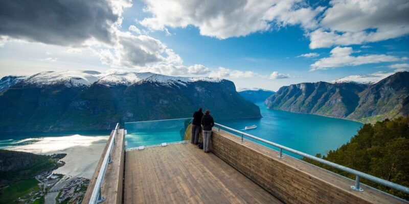 bergen-naeroyfjord-flam-and-stegastein-guided-bus-tour
