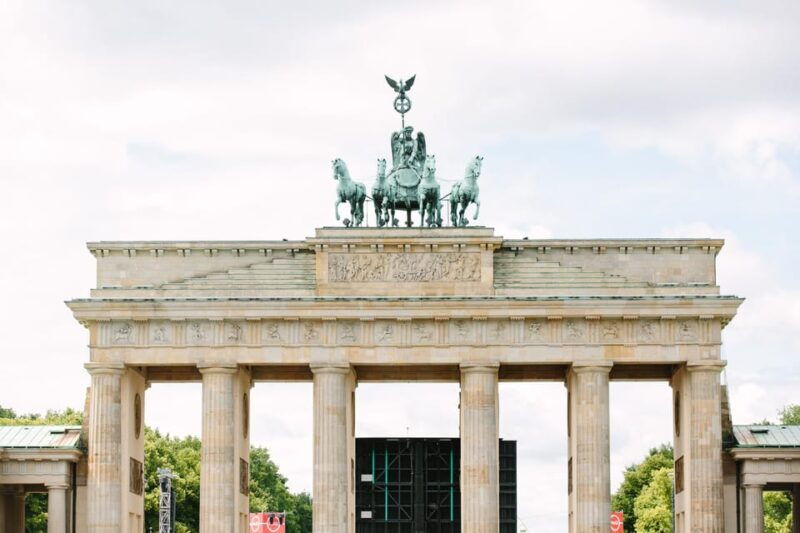 berlin-city-bike-tour-with-beer-garden-stop-2