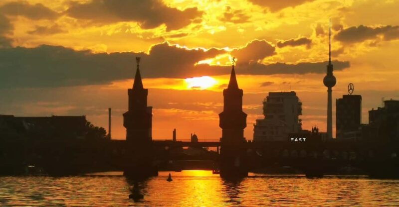 berlin-solarpowered-sunset-catamaran-cruise-audio-guide