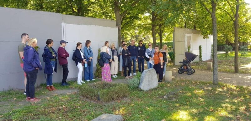 berlin-tour-through-the-invalids-cemetery