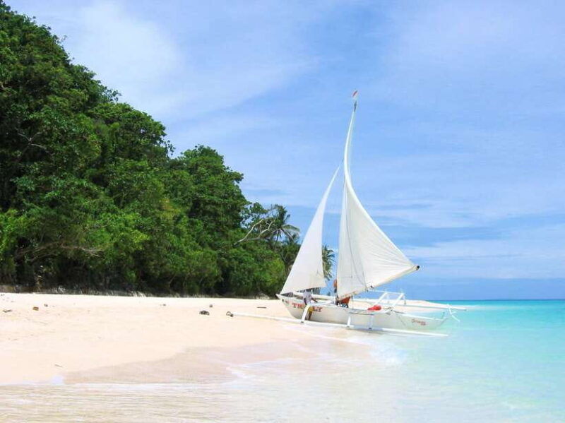 boracay-private-traditional-bamboo-boat-sailing-tour