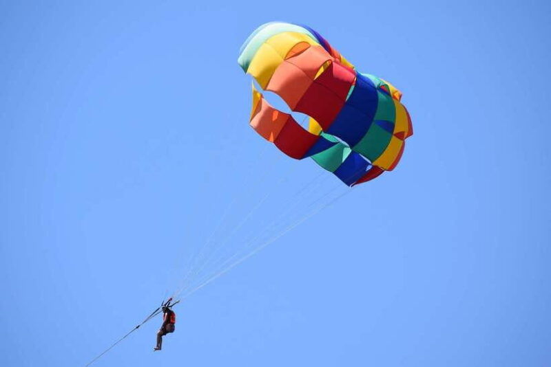 boracay-solo-or-tandem-parasailing-experience