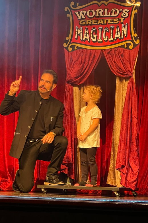 branson-cabaret-comedy-magic-dinner-show