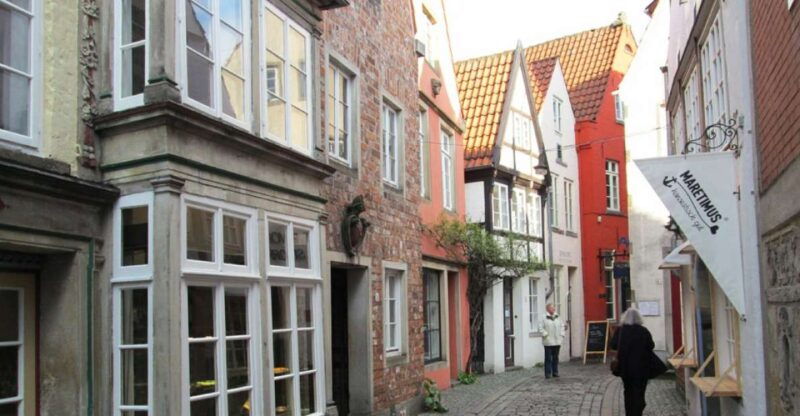 bremen-tour-through-the-historic-schnoor-district