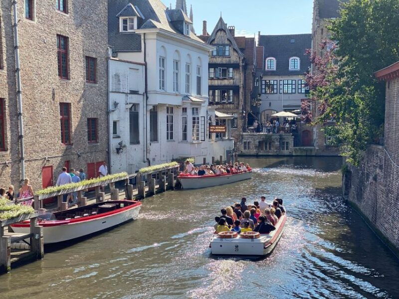 bruges-guided-walking-tour-stories-mysteries-and-people