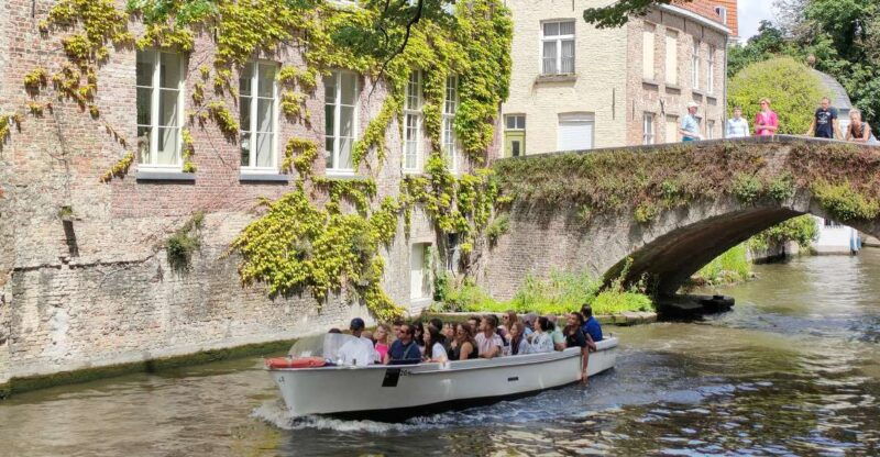 bruges-small-group-boat-cruise-and-guided-walking-tour