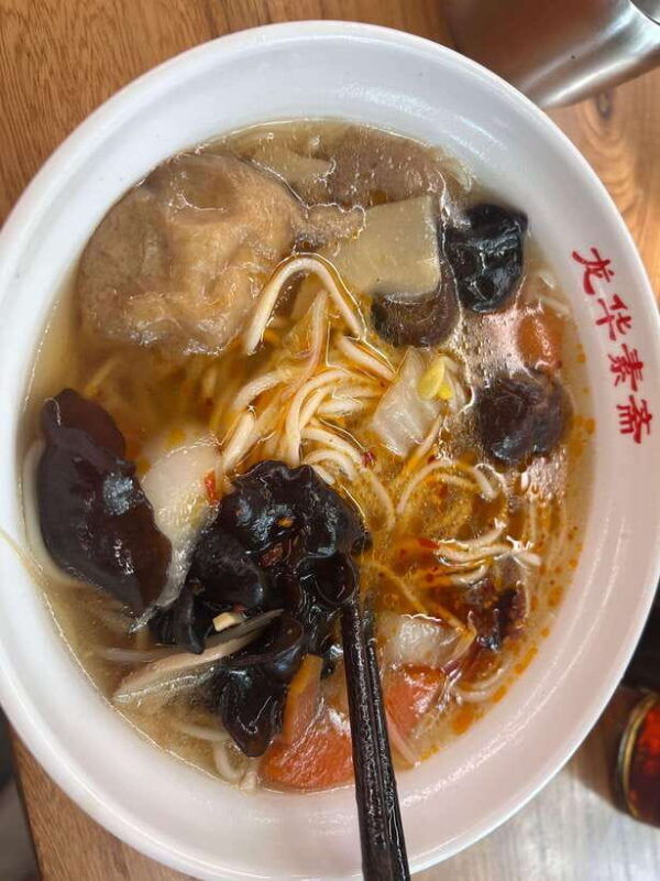 buddhist-tour-of-longhua-temple-and-vegetarian-noodles
