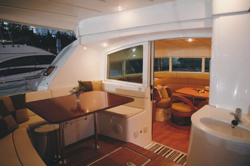 busan-group-sightseeing-yacht-cruise-with-snacks-and-drinks