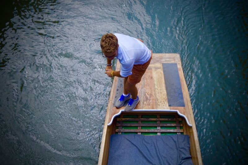 cambridge-chauffeured-punting-tour