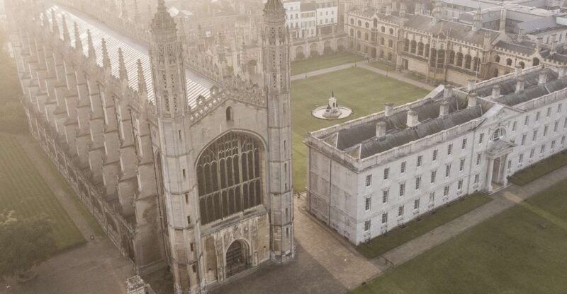 cambridge-ghost-tour-led-by-university-alumni-guide