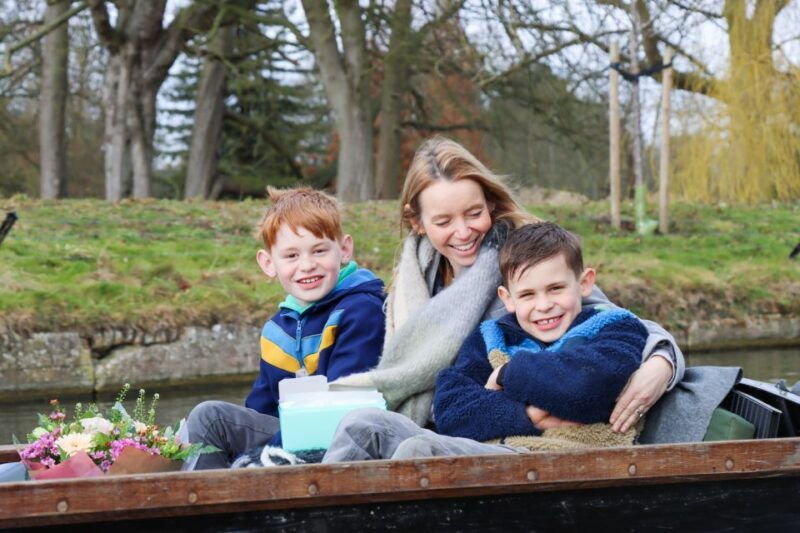 cambridge-private-chauffeured-punting-tour