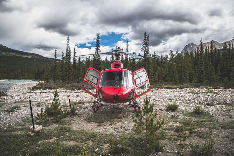 canadian-rockies-helicopter-flight-with-exploration-hike