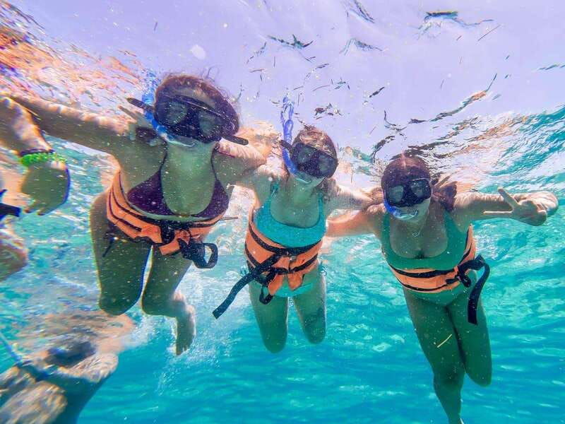 cancun-isla-mujeres-catamaran-tour-with-open-bar-of-drinks