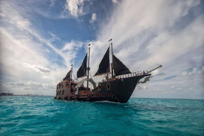cancun-jolly-roger-pirate-dinner-cruise-2025