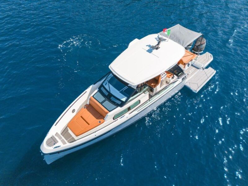 capri-full-day-private-boat-tour-on-luxury-tender