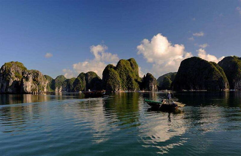cat-ba-boat-trip-to-fishing-village-monkey-island