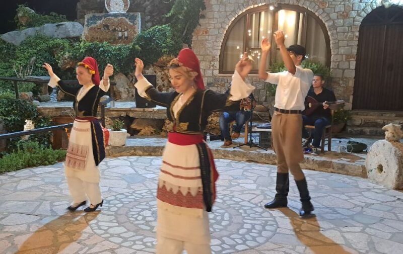 chania-cretan-folklore-dance-show-with-dinner-and-pickup