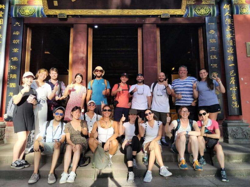 chengdu-giant-panda-and-leshan-buddha-day-trip