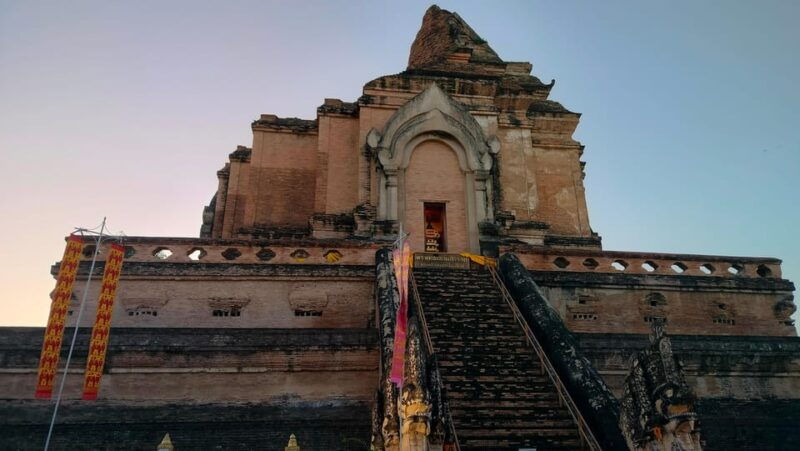 chiang-mai-chiang-mai-old-city-twilight-walking-tour