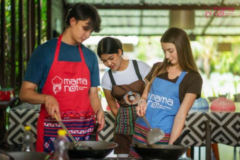 chiang-mai-cooking-class-with-organic-farm-at-mama-noi