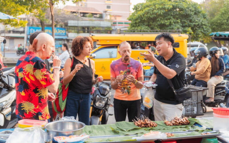 chiang-mai-evening-sightseeing-and-local-food-guided-tour