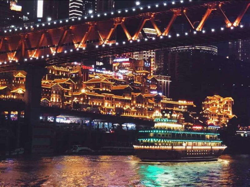 chongqing-city-night-cruise-and-local-snacks-tour