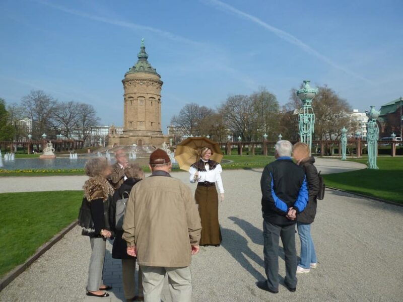 city-tour-mannheim-with-bertha-benz-through-the-city-of-inventors-costume-tour