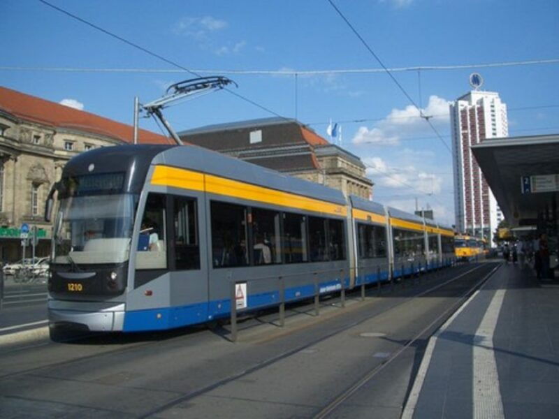 city-tour-on-foot-by-s-bahn-and-tram