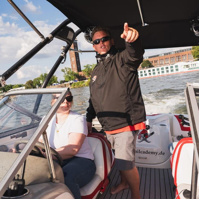 cologne-motorboat-taster-course