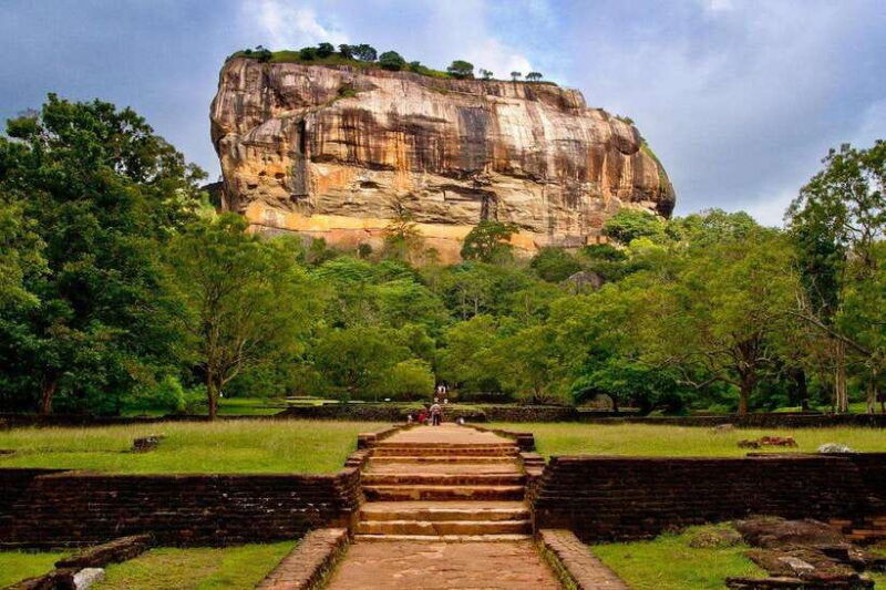 colombo-sigiriya-dambulla-caves-wildlife-day-tour