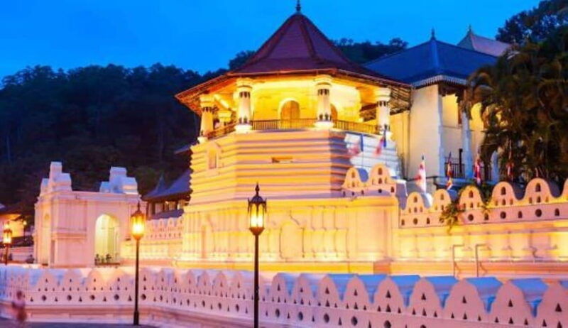 colombo-to-kandy-pinnawela-and-tea-factory-day-tour