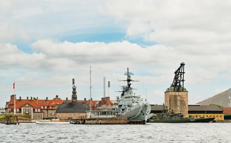 copenhagen-old-canals-and-hidden-gems-social-boat-tour