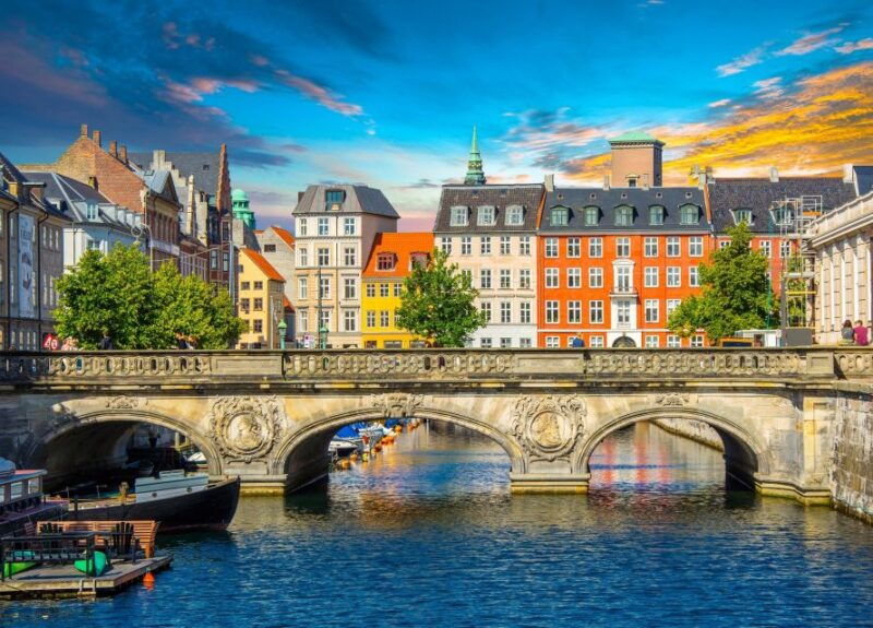 copenhagen-private-sightseeing-tour-by-car-and-walking