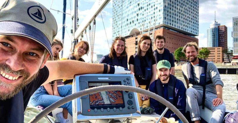 cruise-in-the-city-sailing-yacht-event-hamburg-elbe