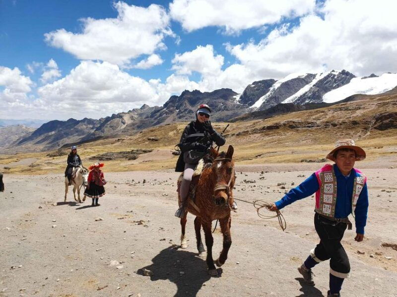cusco-rainbow-mountain-horseback-riding-tour-lunch