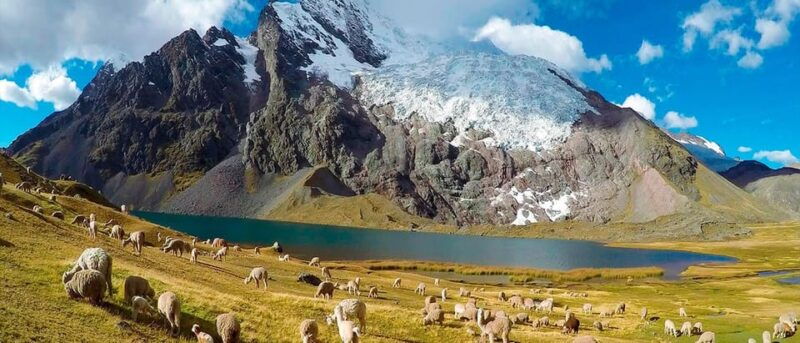 cusco-trekking-through-the-7-lakes-of-ausangate