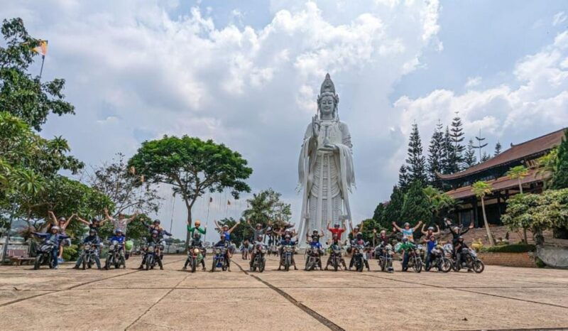 da-lat-explore-countryside-trip-with-motorbike-rider
