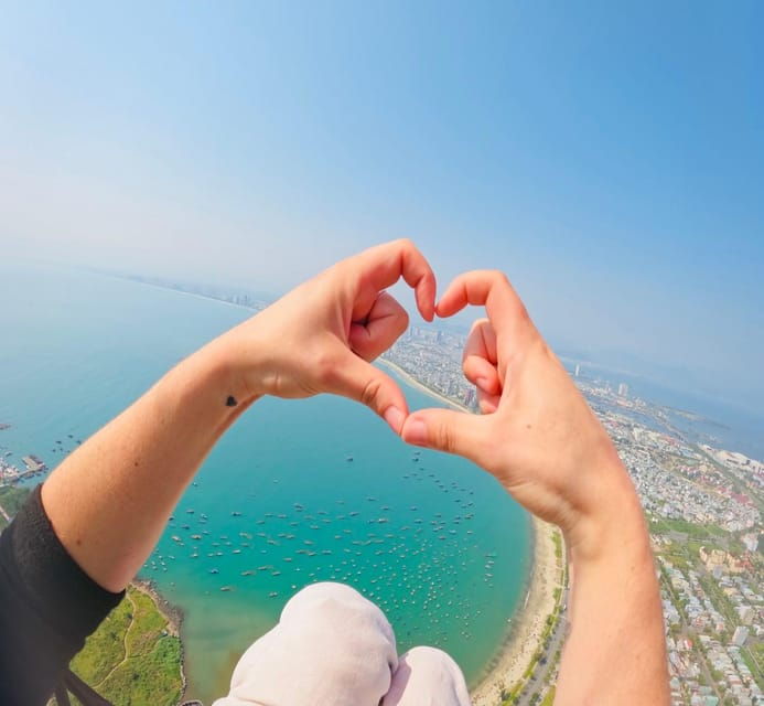da-nang-highlights-paragliding-experience
