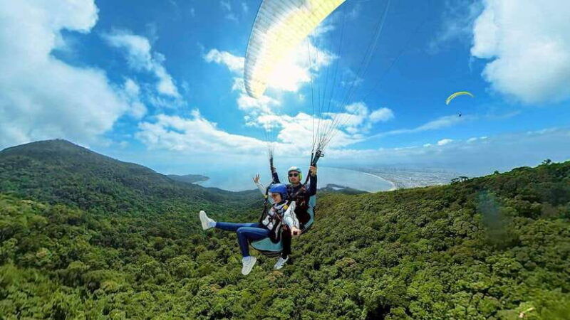 da-nang-paragliding-enjoy-lady-buddha-statue-from-above