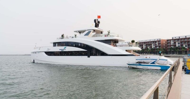 day-trip-luxury-experience-in-ha-long-bay-by-saquila-yacht