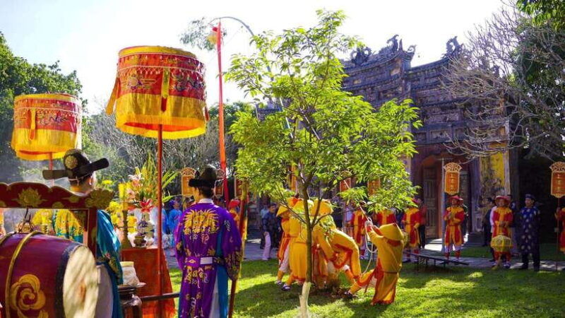 discover-hue-imperial-city-tombs-local-market-village