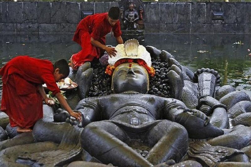 discovering-kathmandu-full-day-city-highlights-bus-tour