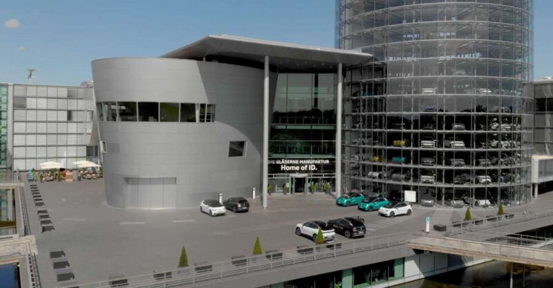 dresden-tour-of-vws-transparent-factory