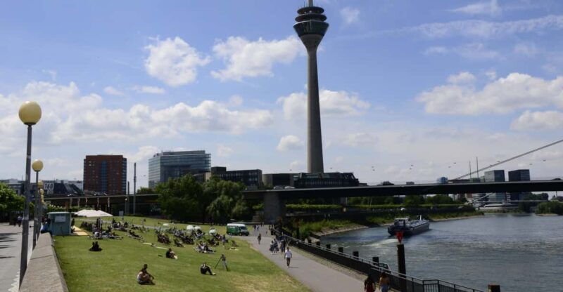 dusseldorf-old-town-and-banks-of-rhine-heart-and-lifeline
