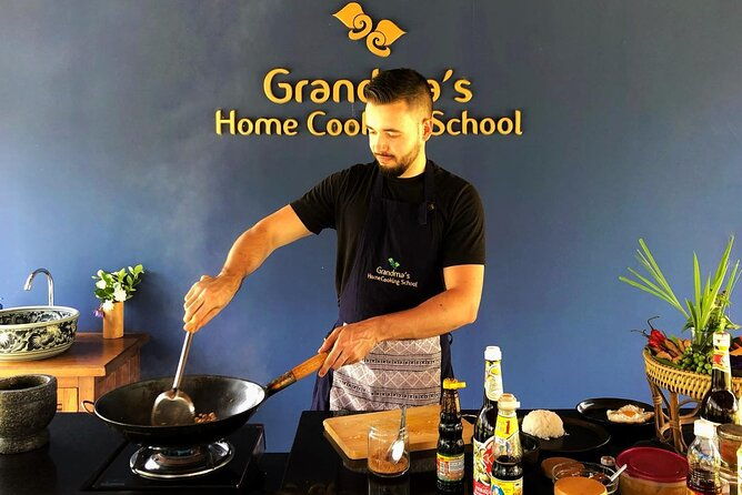 Evening Cooking Class in Traditional Pavilion with Beautiful Garden - Chiang Mai - The Scenic Setting and Atmosphere