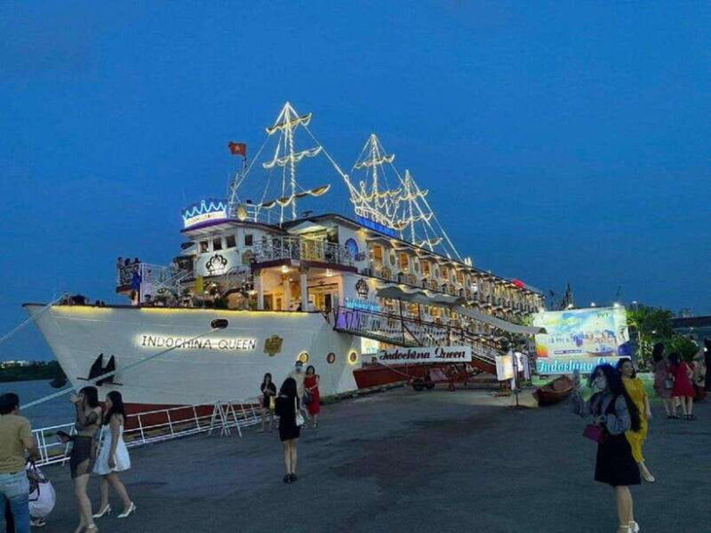 evening-delights-saigon-dinner-on-cruise-with-hotel-pickup