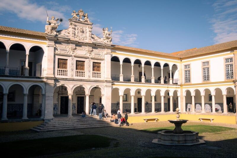 evora-flexible-walking-tour-in-historic-center